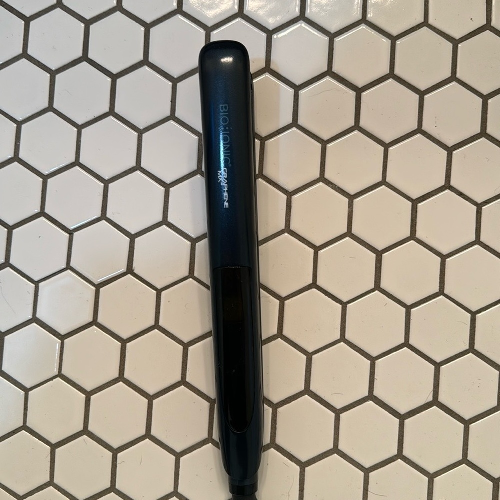 Bio ionic hair straightener